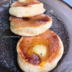 A picture of Fluffy Japanese Soufflé Pancakes.