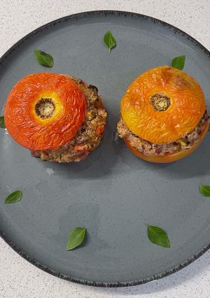 Une photo de Tomates farcies au bœuf et au quinoa 🌿 🍅