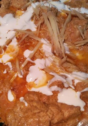 A picture of Chicken makhni handi.