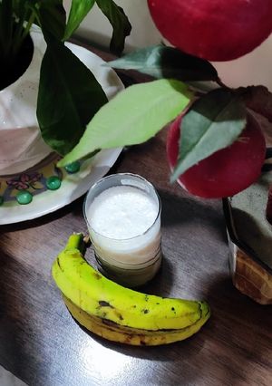 बनाना मिल्क शेक (banana milkshake recipe in Hindi) रेसिपी मुख्य फोटो