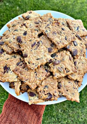A picture of Seed Crackers.