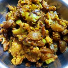 A picture of Aloo gobhi ki sabji.