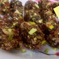 A picture of Khajur rolls.