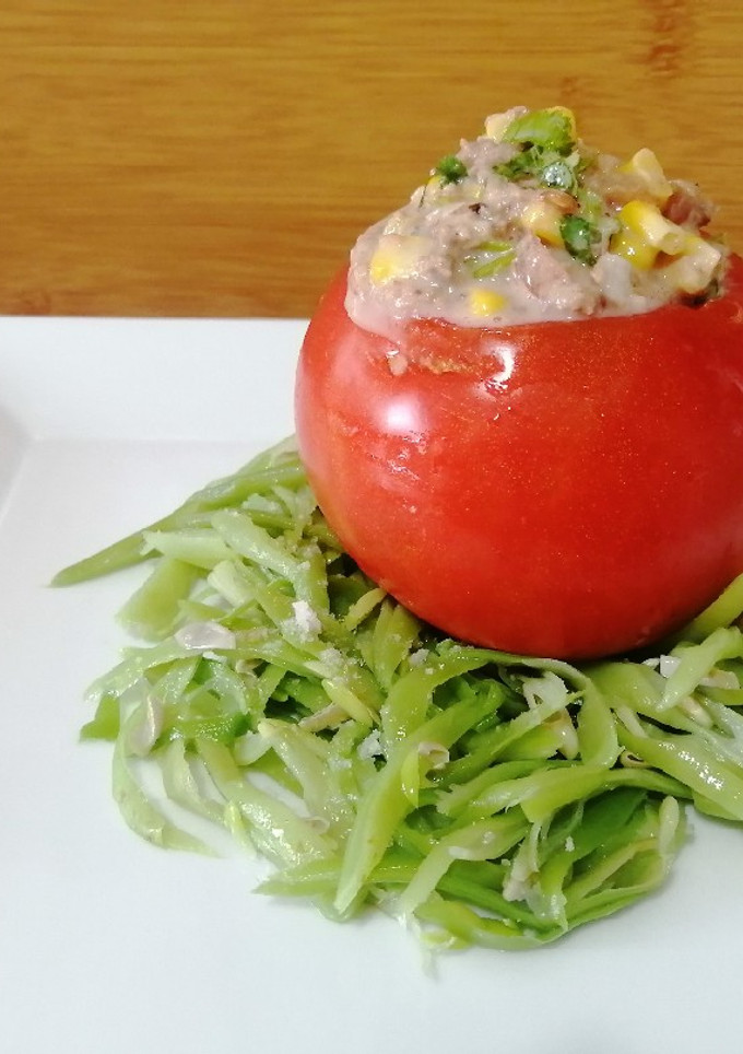 Una foto de Tomate relleno 🍅