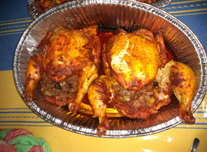 Una foto de Pollo relleno de carnes frías