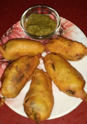 स्टफ्ड मिर्च पकौड़ा (stuffed mirch pakoda recipe in Hindi) रेसिपी मुख्य फोटो
