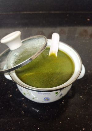 પાલક સૂપ (spinach soup Recipe in Gujarati) રેસીપી મુખ્ય ફોટો