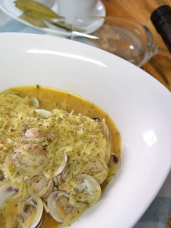 Una foto de Sopa de fideos con almejas (súper rápida)