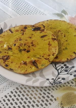 ઘઉં બાજરી ની ભાખરી(ghvu bajari recipe in Gujarati) રેસીપી મુખ્ય ફોટો