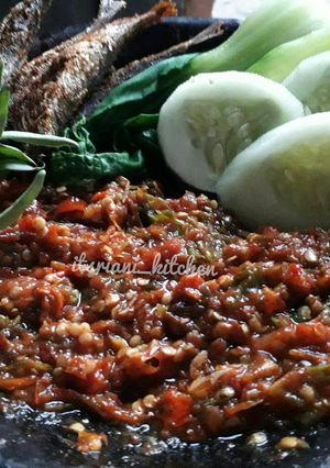 Foto resep Sambel Mbok Tomsiyah (Lombok Tomat Terasi Uyah)