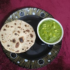 A picture of Palak paneer.