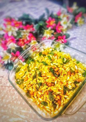 A picture of Microwave chivda.