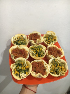 Una foto de Canastitas de atún, pollo y verdura 🐟🍗🥬