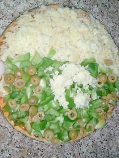 A picture of Green and white pizza.