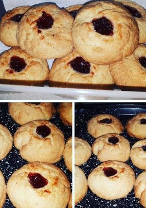 A picture of Grans raspberry buns.