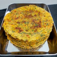 A picture of Methi Thepla.