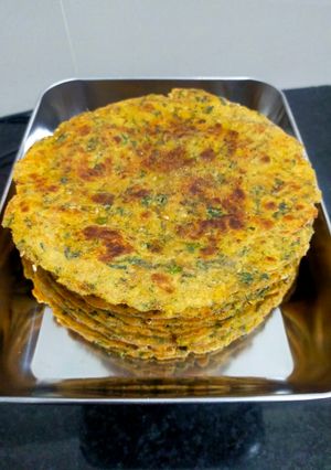 A picture of Methi Thepla.