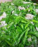 Rau tần ô nấu canh với thịt xay