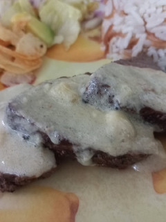 Una foto de Lomo de cuadril al horno con salsa de queso azul