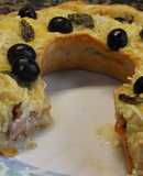 Corona de pizza rellena