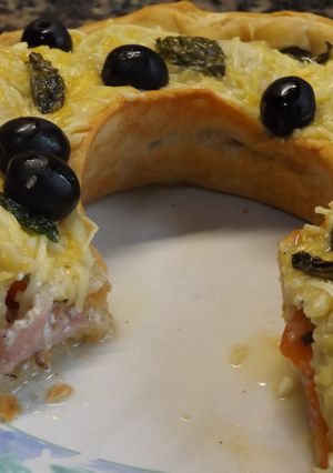 Una foto de Corona de pizza rellena