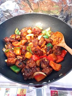 Hình của món Sườn xào chua ngọt.