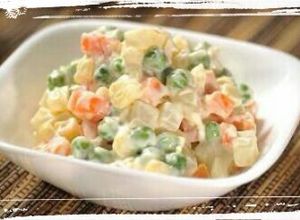Una foto de Ensalada con pollo