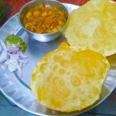A picture of Chole Bhature.