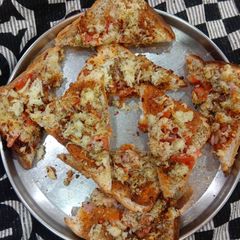 A picture of Bread pizza.