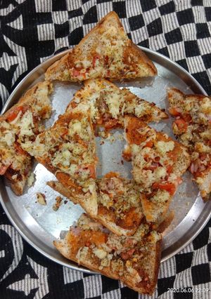 A picture of Bread pizza.