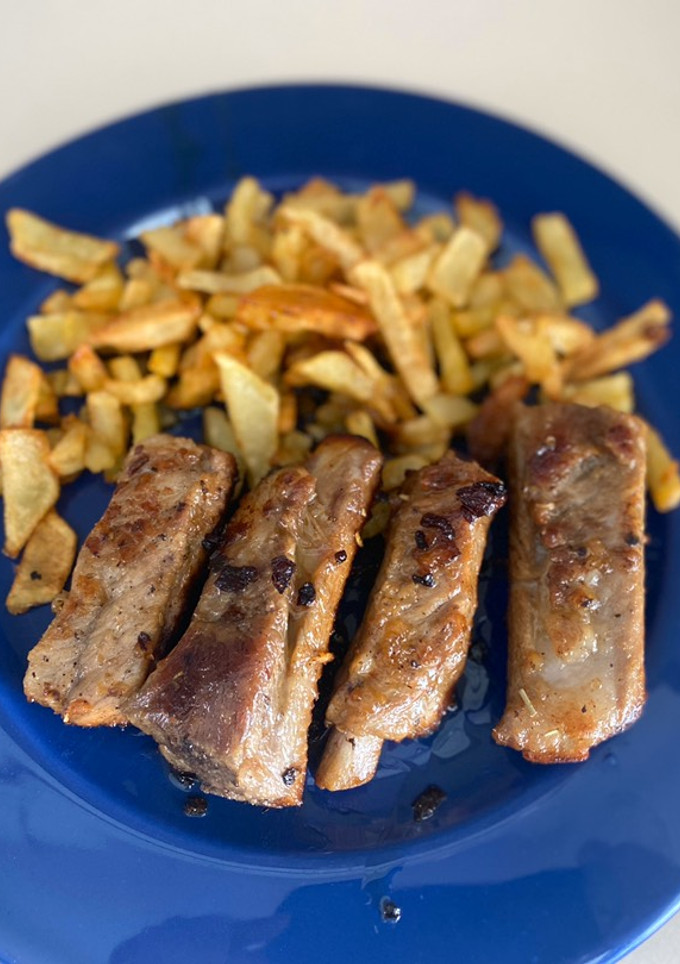 Una foto de Costillas de cerdo en salsa