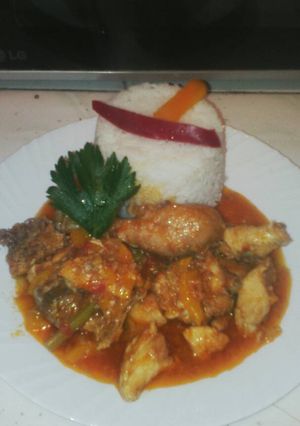 A picture of Fried chicken served with rice.