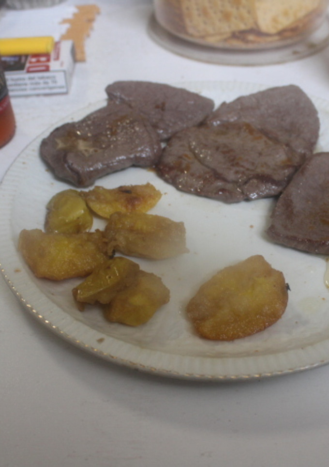Una foto de Filete de ternera con manzanas fritas