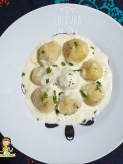 Foto de Nhoque de batata com carne seca e molho de queijo coalho