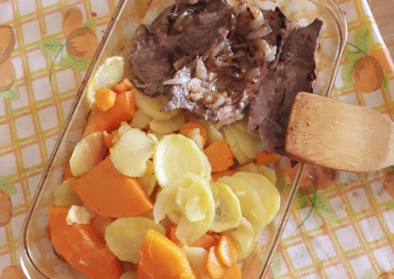 Verduras al horno con bifecitos a la plancha