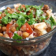 A picture of Chana chat masala.