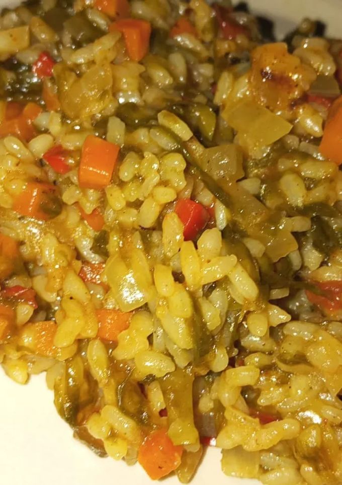 Una foto de Arroz vegano con algas