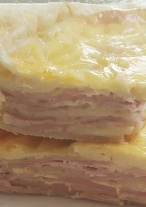 Una foto de Tarta de jamón, queso y cebolla dulce
