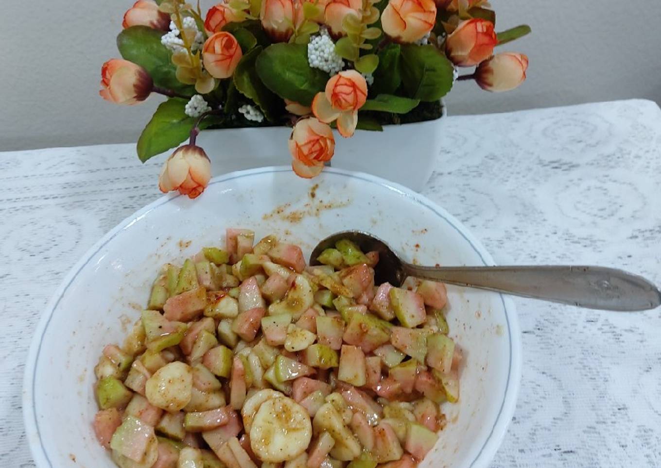 Banana and guava chat