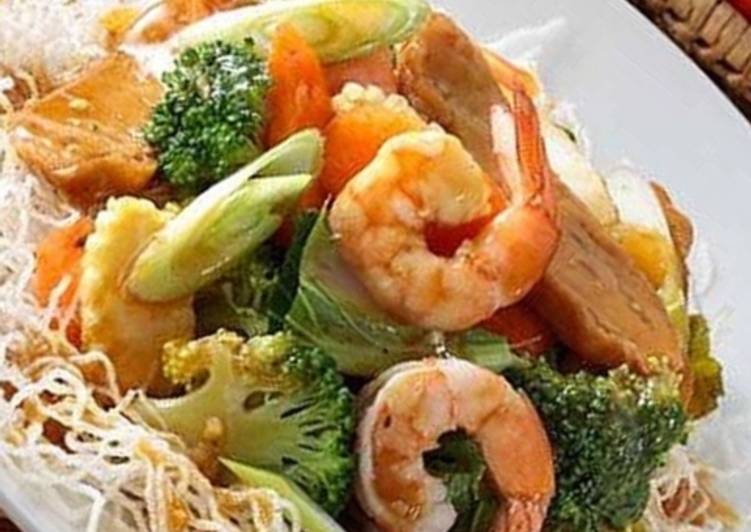 Bihun Capcay Siram Udang Goreng