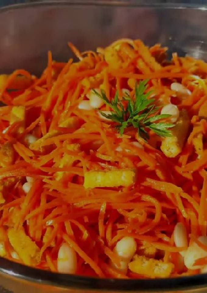 Пісний салат з квасолею і сухариками