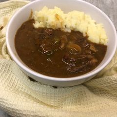 A picture of Delicious beef stew.