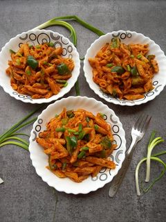 पिंक सॉस पास्ता (pink sauce pasta recipe in Hindi) रेसिपी मुख्य फोटो