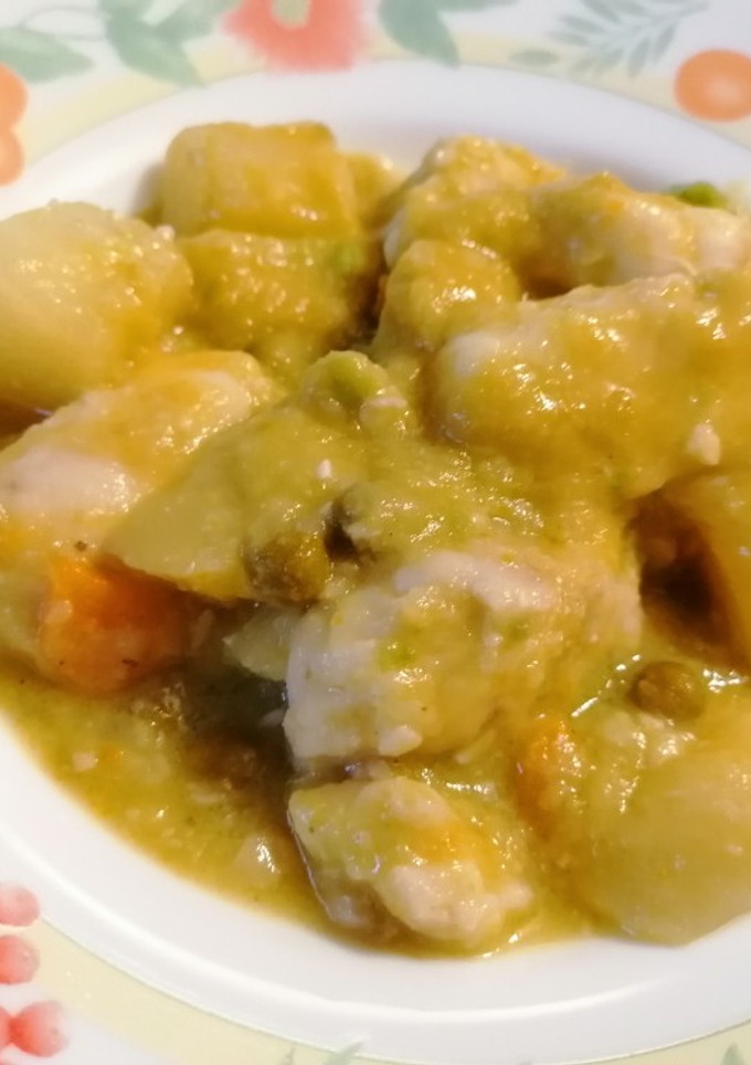 Una foto de Guiso de merluza con aguacate