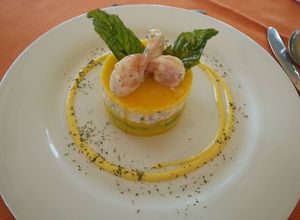 Una foto de Causa limeña de camarones