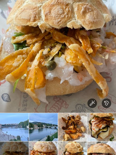 Una foto de Bocadillo de calamar 🦑 y gambas 🍤