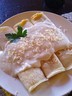 Una foto de Canelones de choclo con salsa blanca