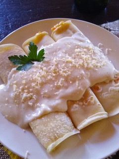 Una foto de Canelones de choclo con salsa blanca