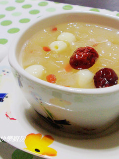 桂花釀銀耳蓮子甜湯 的食譜成品照片