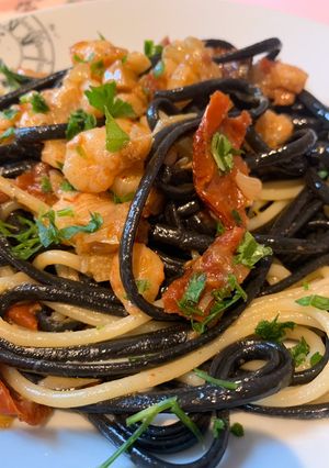 Foto principal de Espaguetis con gambas y tomate